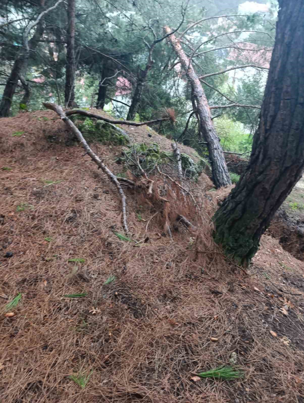 Tokat’ta heyelan ve kaya düşmesi nedeniyle 13 daire tahliye edildi
