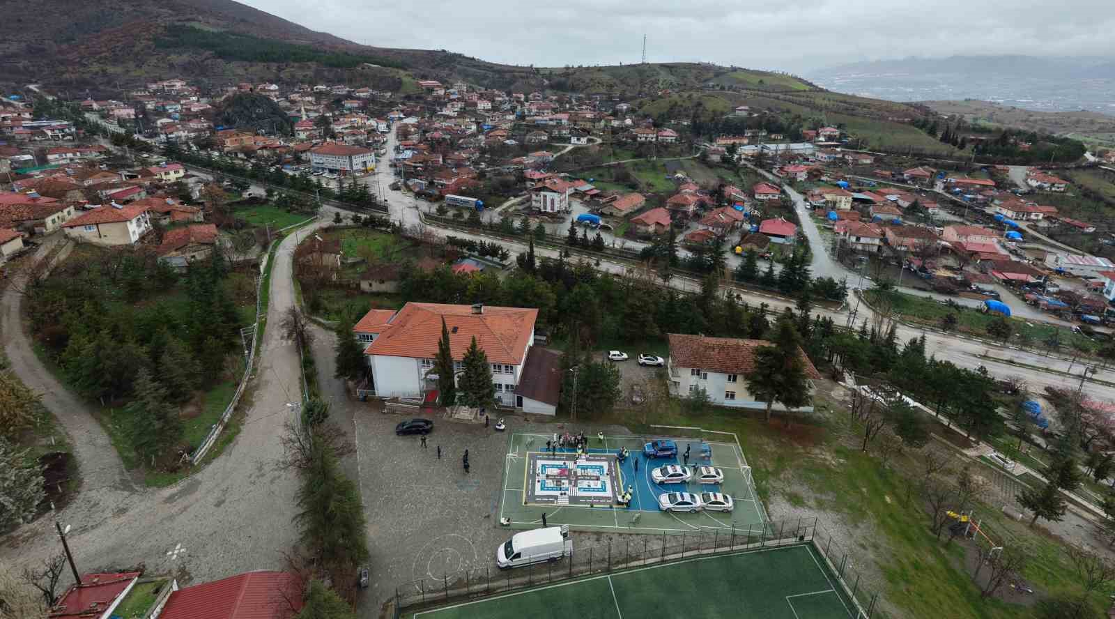 Tokat’ta jandarmadan köy okullarında trafik eğitimi
