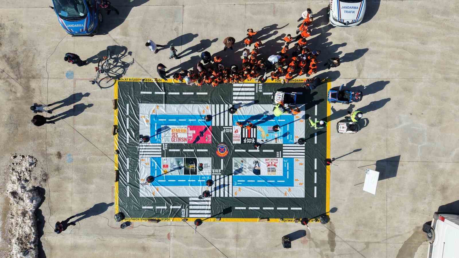 Tokat’ta jandarmadan köy okullarında trafik eğitimi
