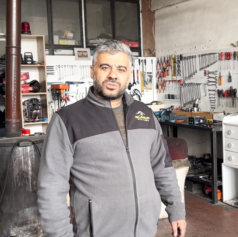 Tokat’ta kar duvarları yolu tünele çevirdi
