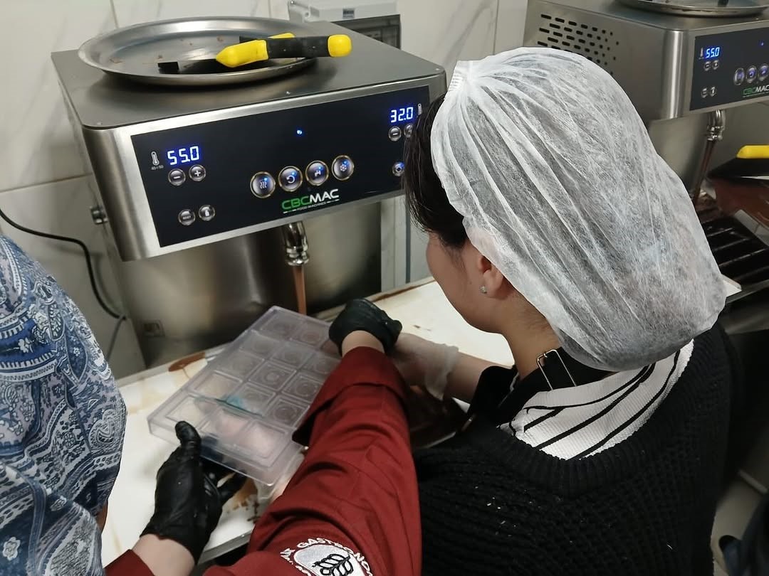 Tokat’ta koruma altındaki çocuklara çikolata yapım eğitimi verildi
