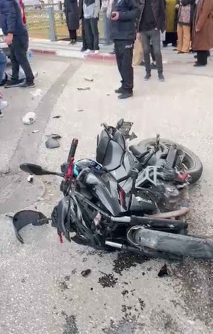 Tokat’ta motosikletle otomobil çarpıştı: 2 ağır yaralı
