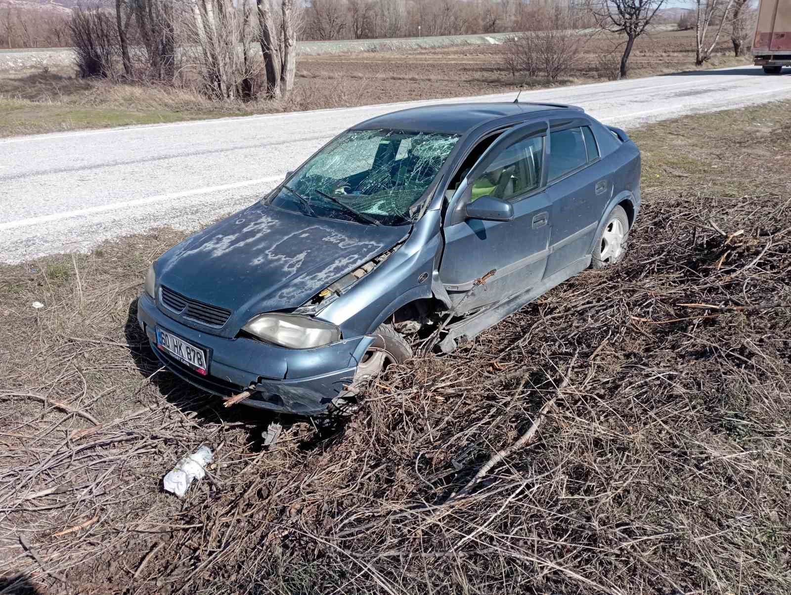 Tokat’ta otomobiliyle tarlaya düşen sürücü yaralandı
