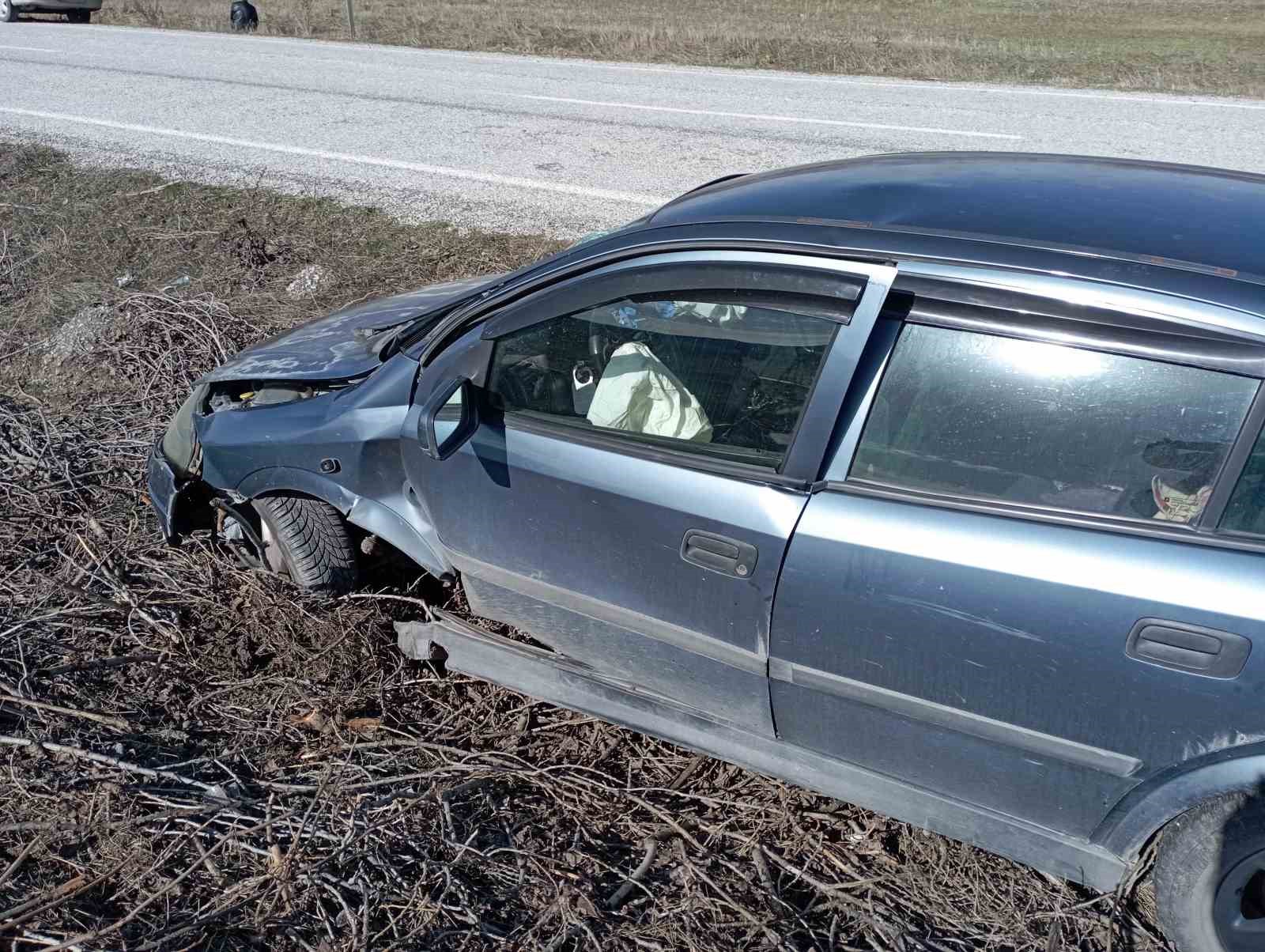 Tokat’ta otomobiliyle tarlaya düşen sürücü yaralandı

