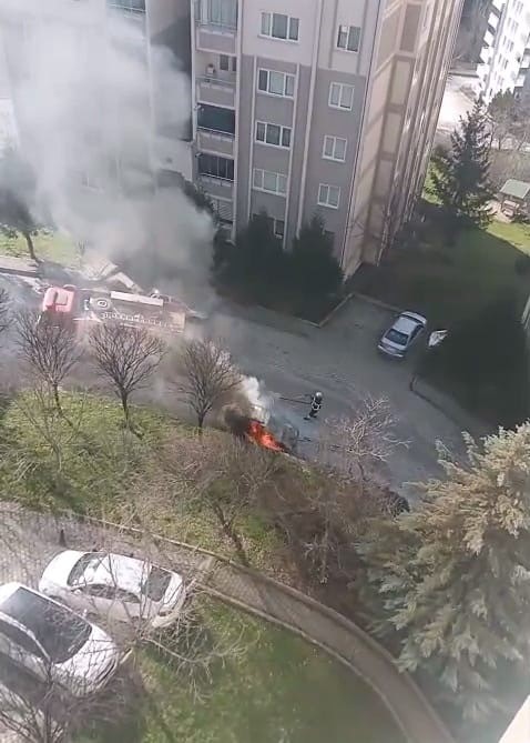Tokat’ta park halindeki otomobil alev alev yandı

