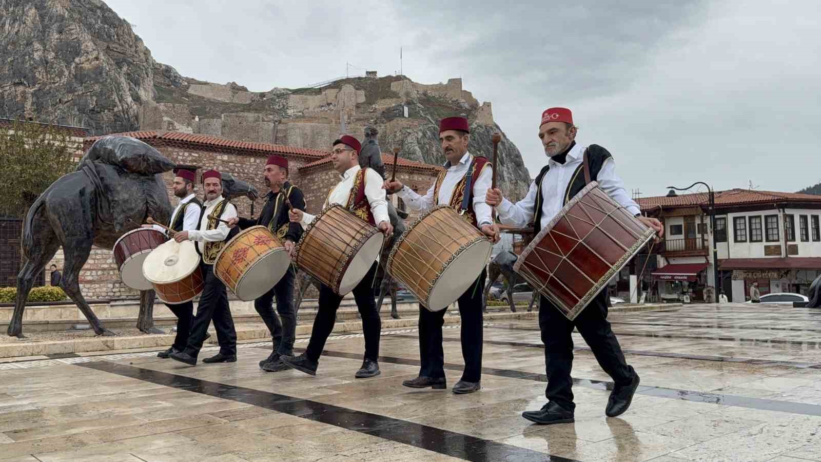 Tokat’ta Ramazan geleneği yaşatılıyor, 21 davulcu sahaya çıkıyor
