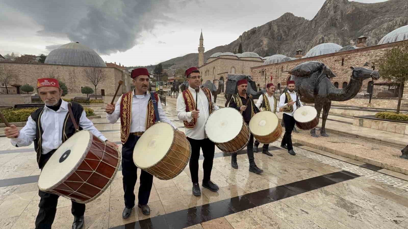 Tokat’ta Ramazan geleneği yaşatılıyor, 21 davulcu sahaya çıkıyor
