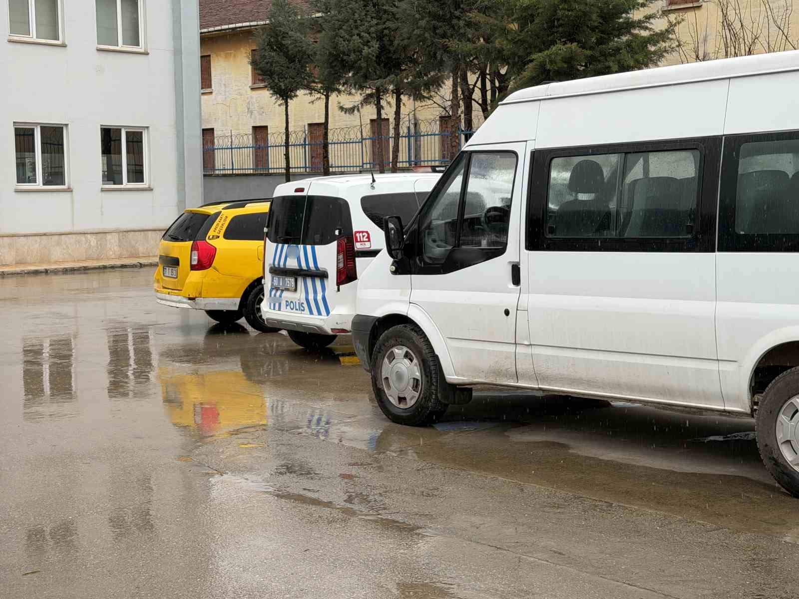 Tokat’ta takside kaçak göçmen yakalandı
