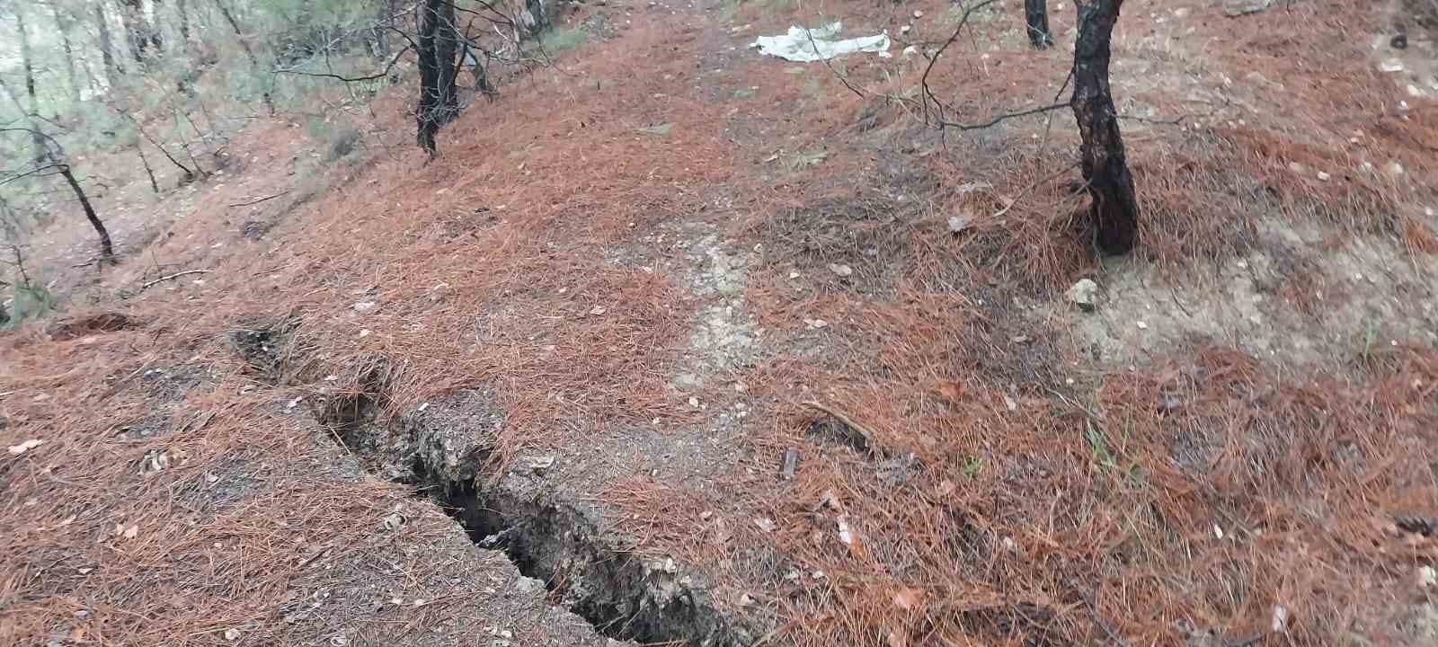 Tokat’ta toprak kayması nedeniyle 13 dairenin tahliye edildiği bölge dron ile görüntülendi
