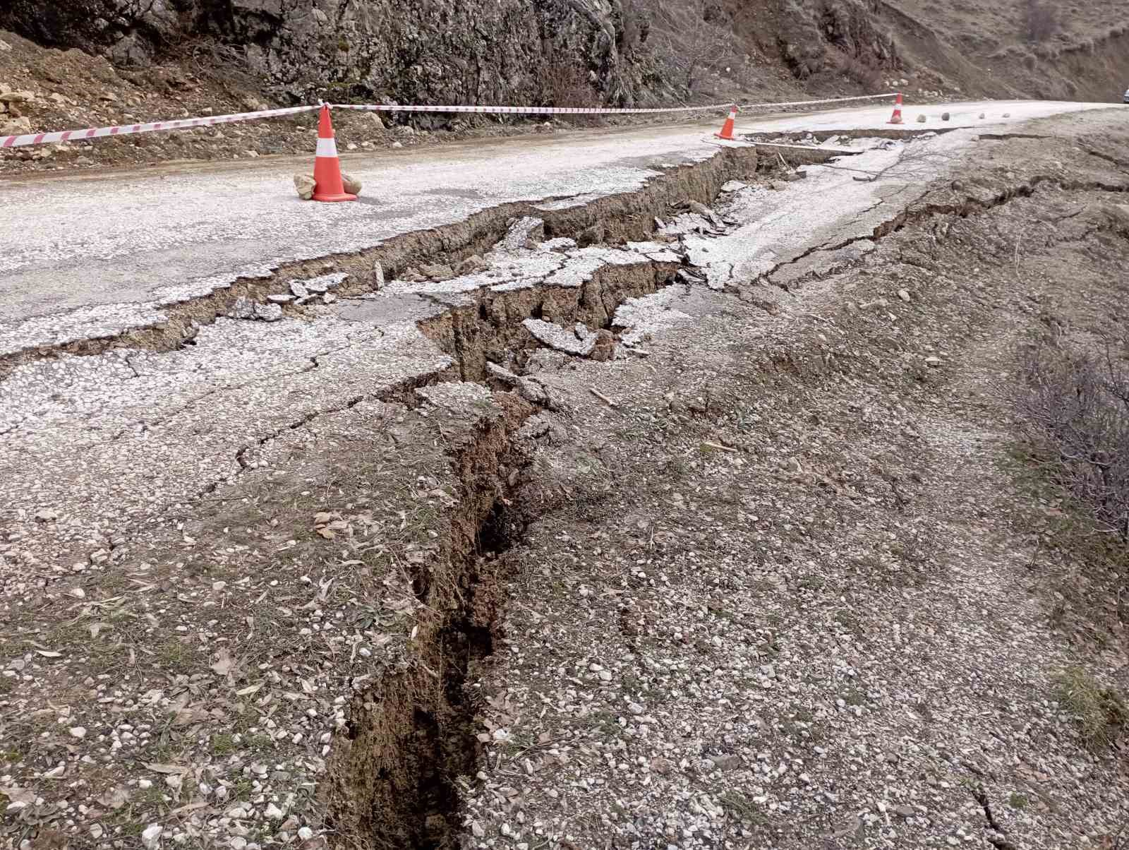 Tokat’ta yağışlar toprak kaymasına neden oldu
