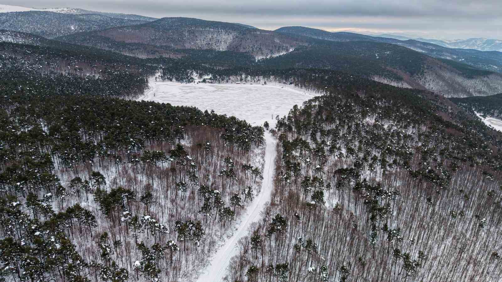 Tokat’taki Kurt Gölü’nün kış manzarası mest etti
