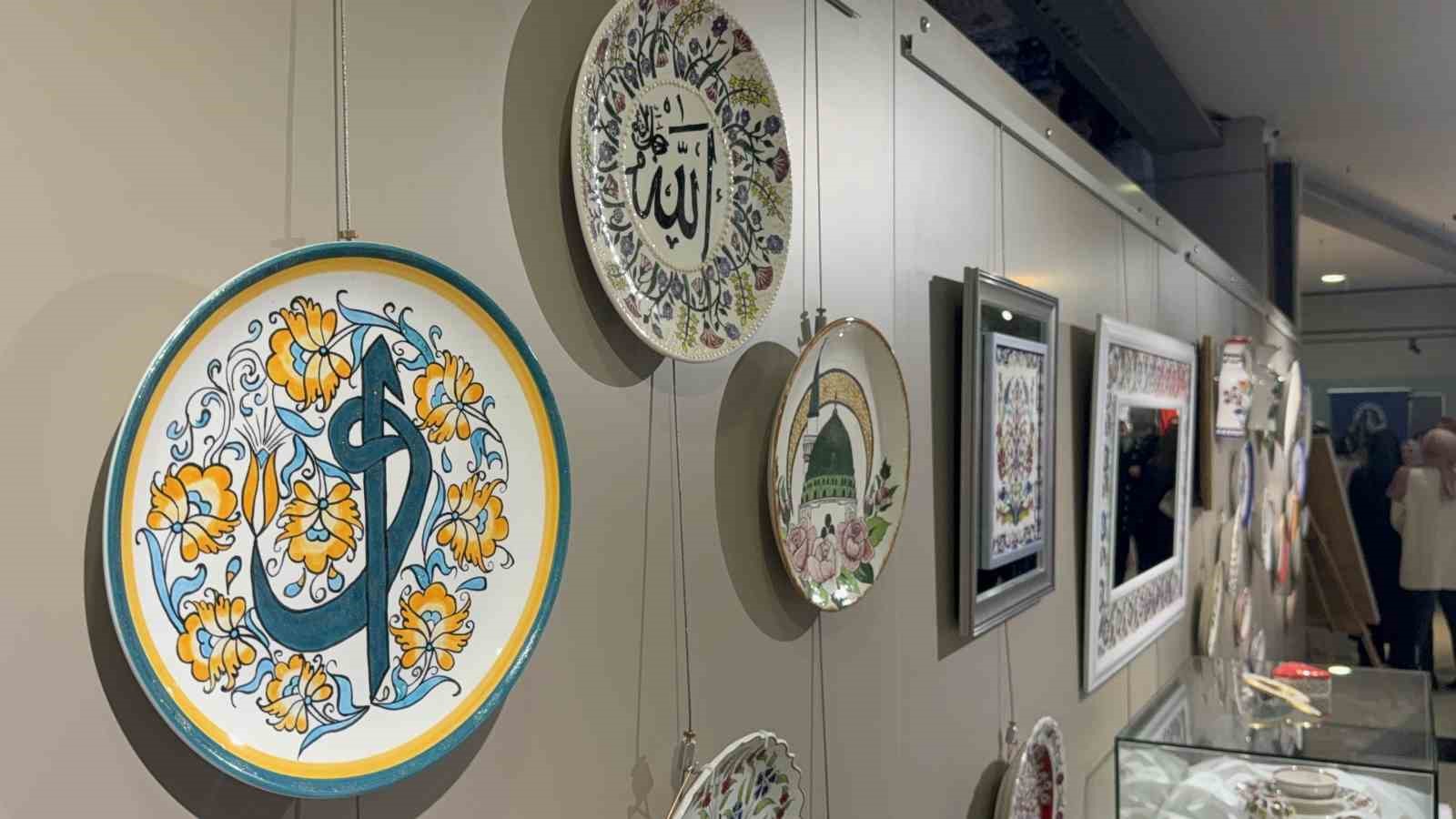 Toktalı kadınların elinde şekillenen çiniler görücüye çıktı
