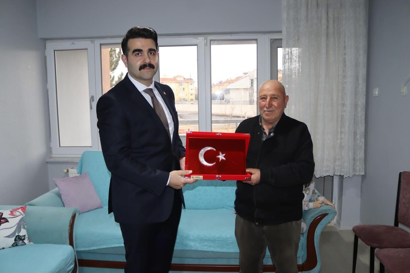 Tomarza Kaymakamı Eser’den Kıbrıs Gazisi Tektaş’a anlamlı ziyaret
