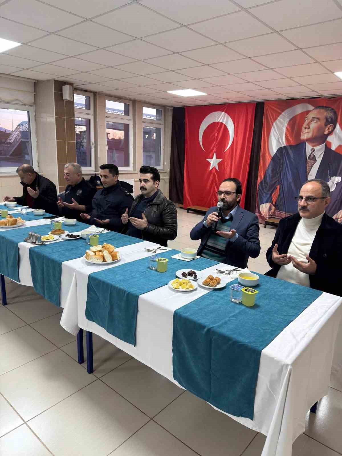 Tomarza protokolü öğrencilerle iftarda buluştu
