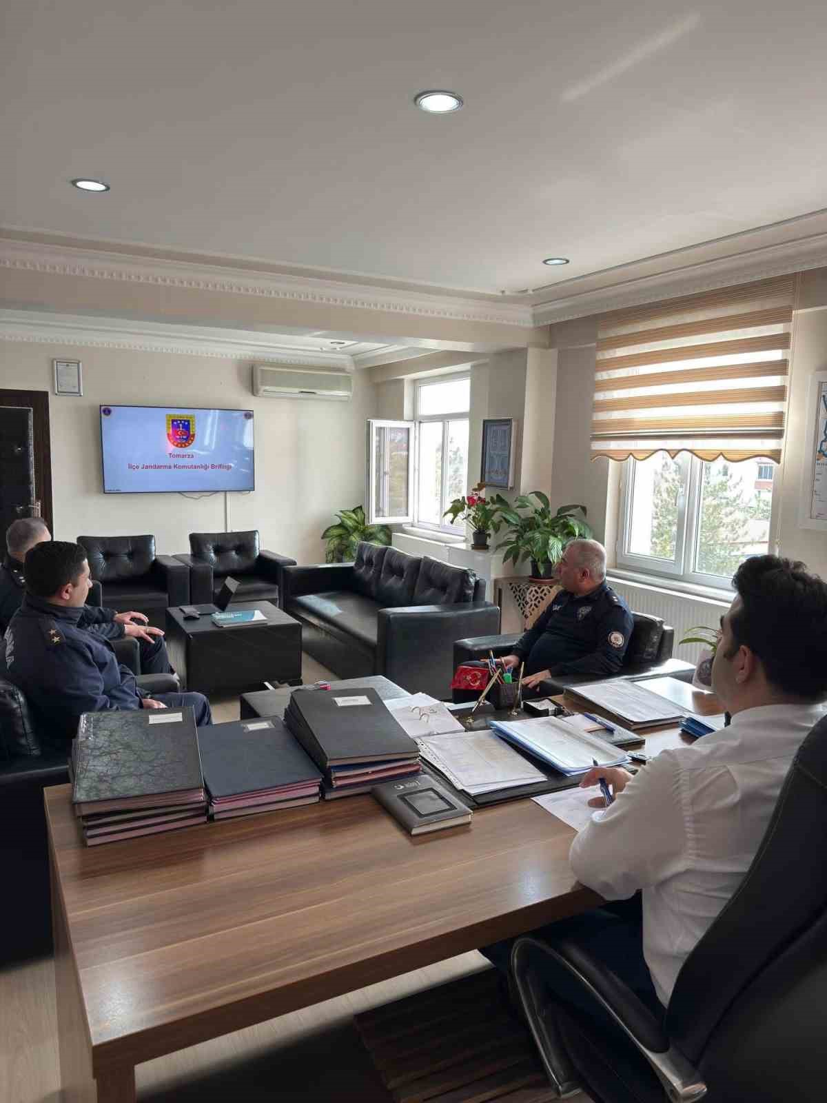 Tomarza’da ‘2025 yılı güvenlik ve asayiş’ toplantısı yapıldı
