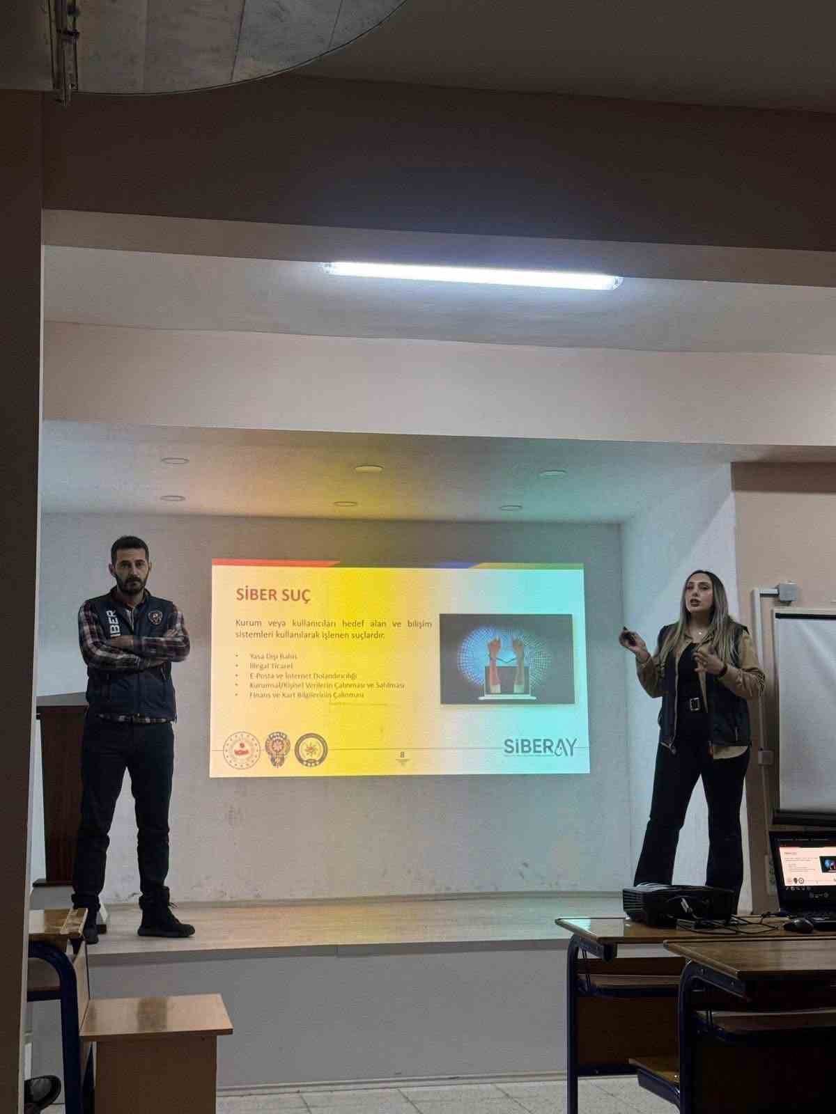 Tomarza’da lise öğrencilerine siber güvenlik semineri verildi
