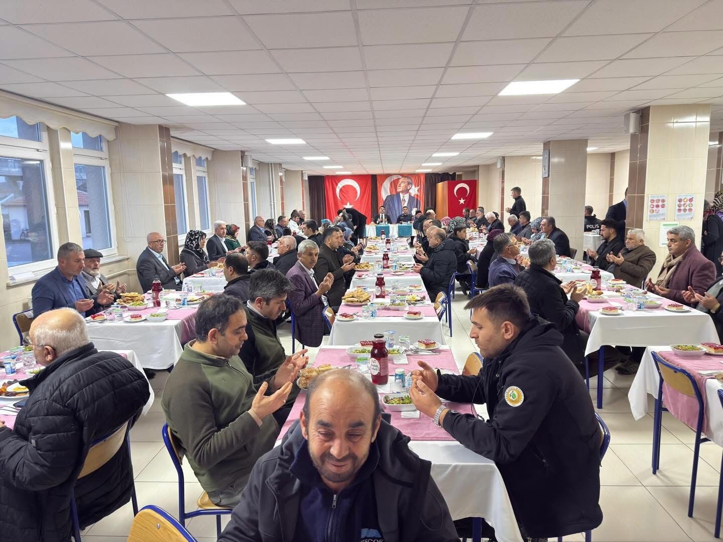 Tomarza’da şehir aileleri ve gaziler iftarda buluştu
