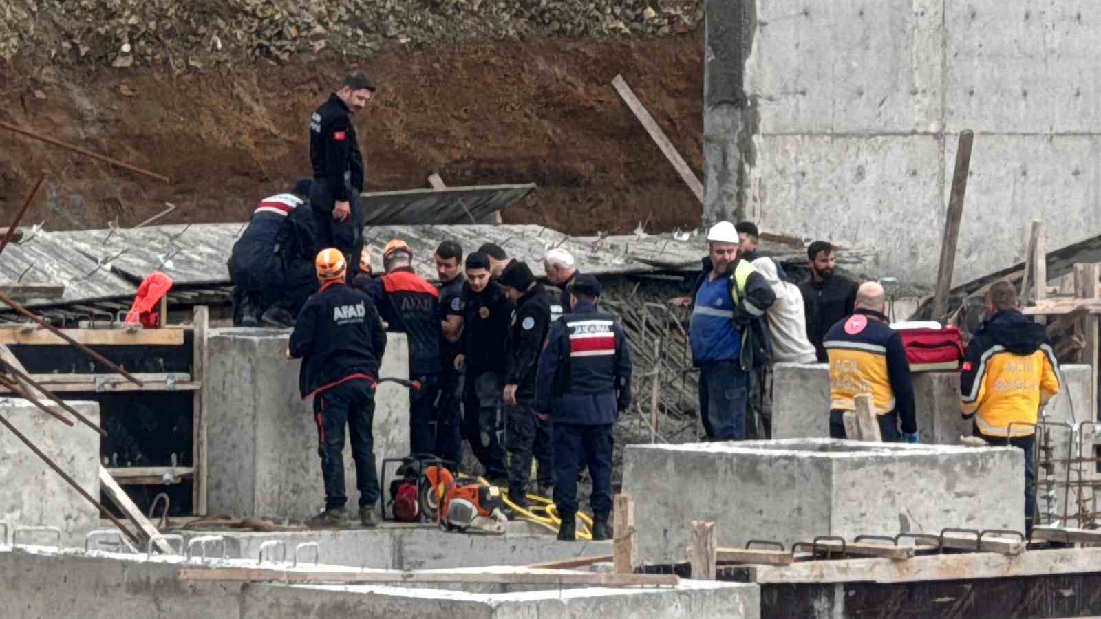 Tonlarca betonun altında kaldılar: 1 işçi öldü, 2’si sağ kurtarıldı
