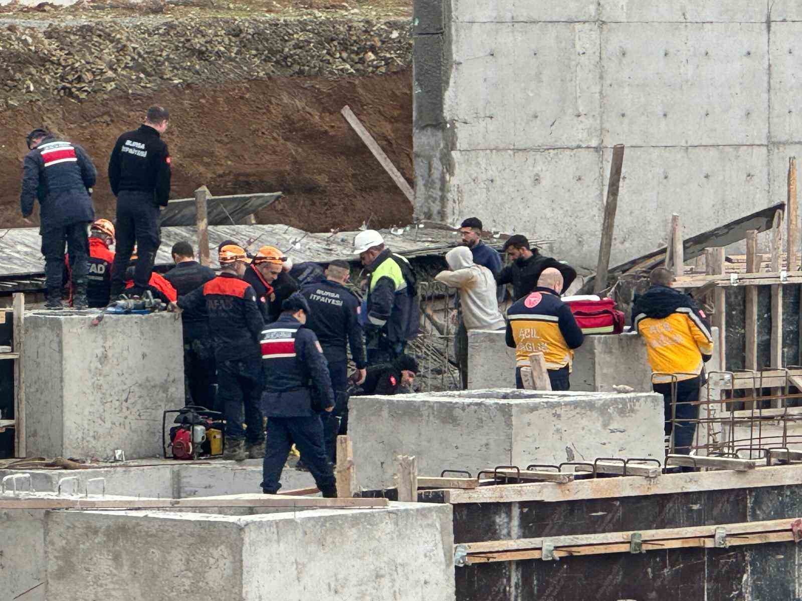 Tonlarca betonun altında kaldılar: 1 işçi öldü, 2’si sağ kurtarıldı
