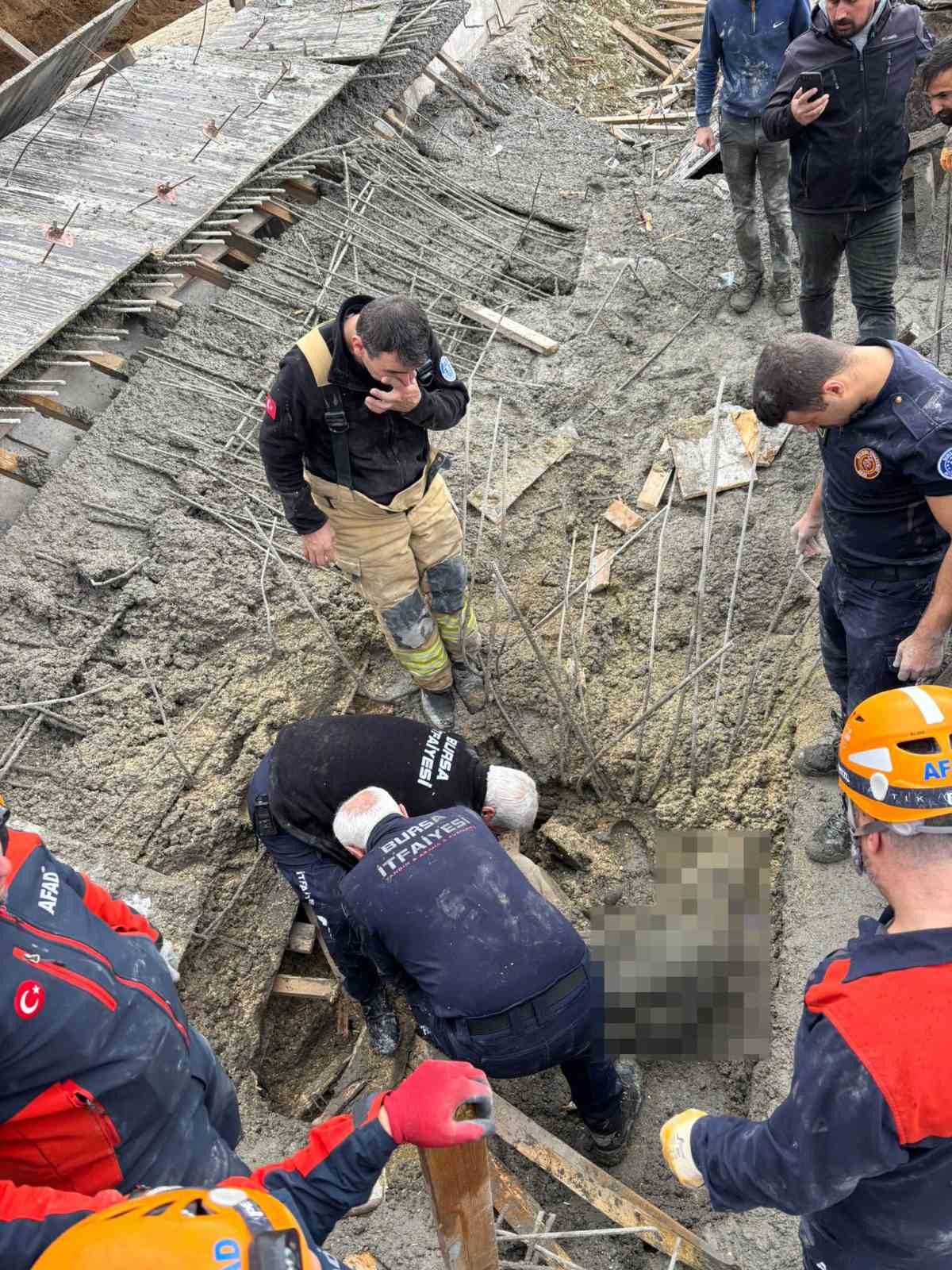 Tonlarca betonun altında kaldılar: 1 işçi öldü, 2’si sağ kurtarıldı
