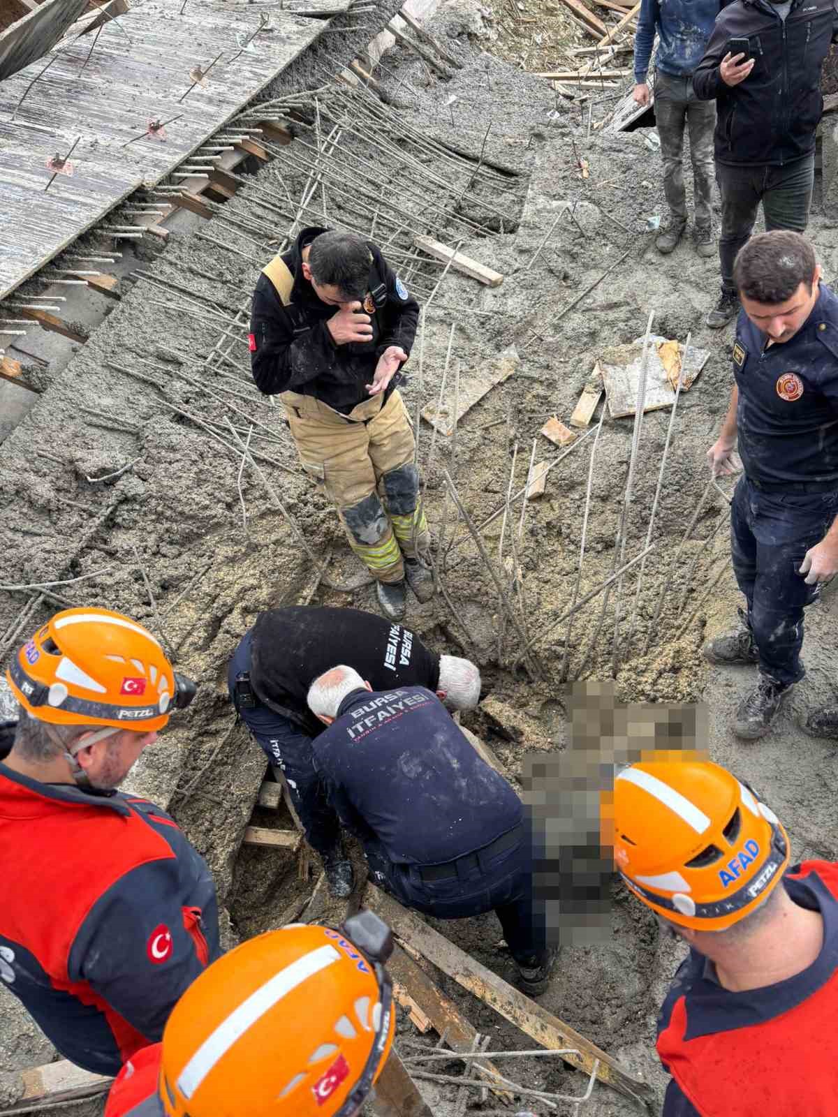 Tonlarca betonun altında kaldılar: 1 işçi öldü, 2’si sağ kurtarıldı
