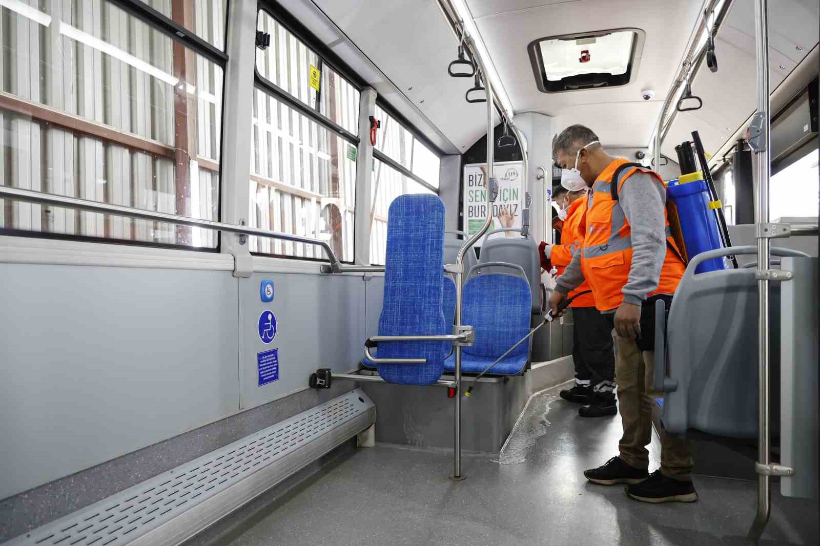 Toplu ulaşım araçları temizlenerek sefere hazırlanıyor
