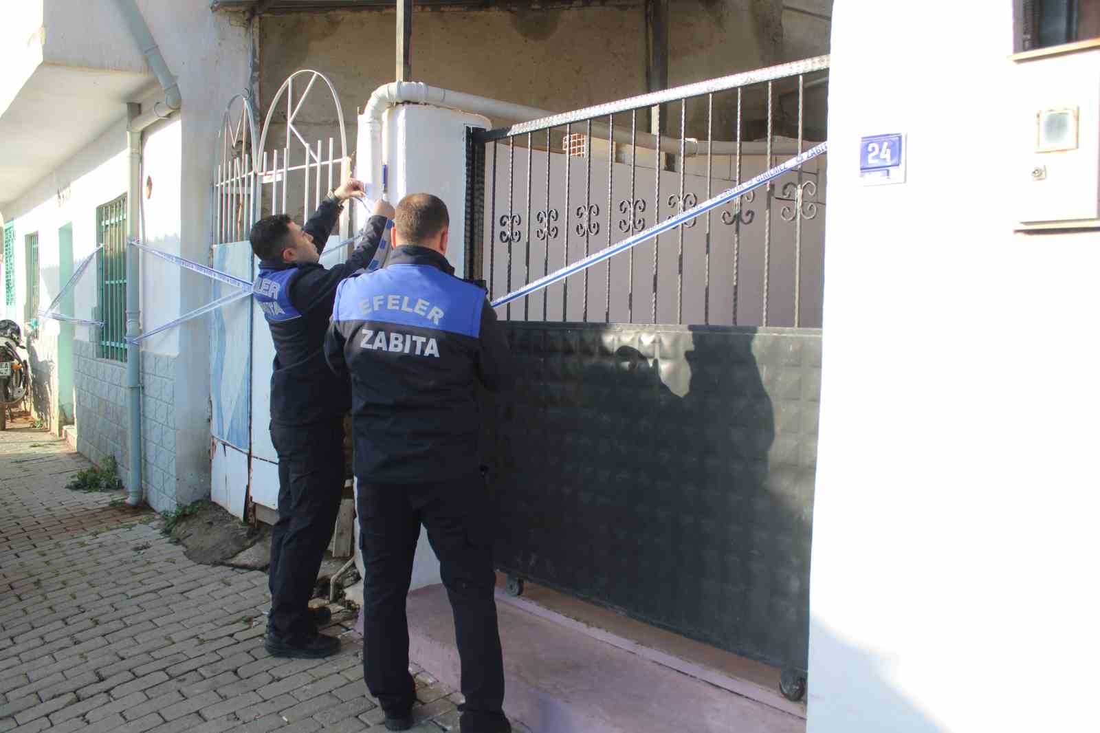 Toprak kayması sonucu evi yıkılan genç 10 dakikayla kurtuldu
