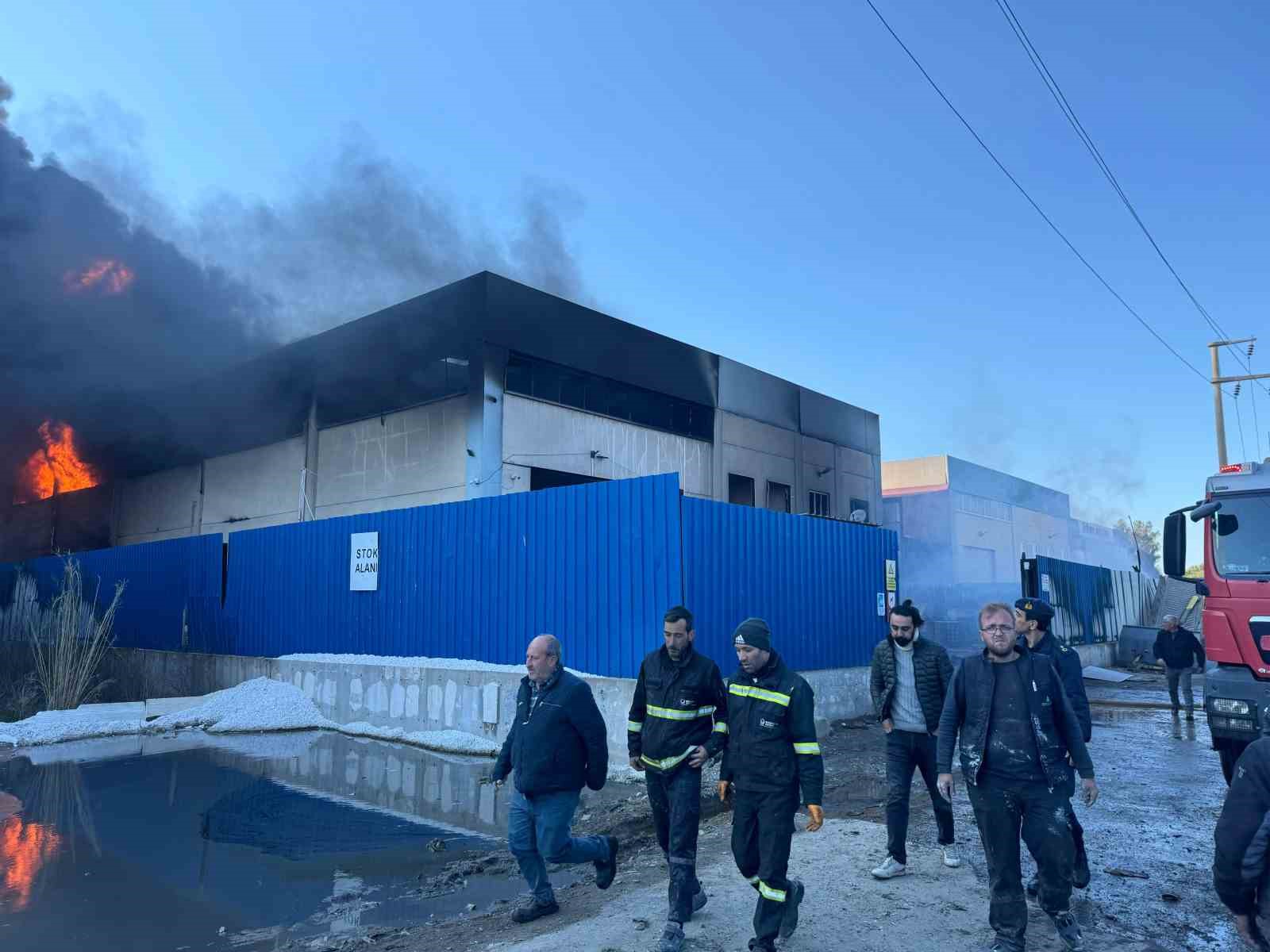 Torbalı’da geri dönüşüm fabrikasında yangın
