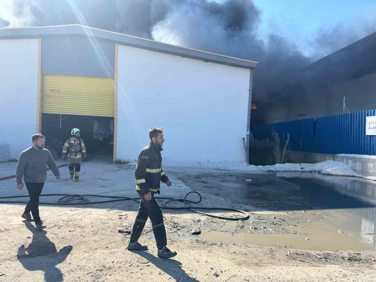 Torbalı’da geri dönüşüm fabrikasında yangın
