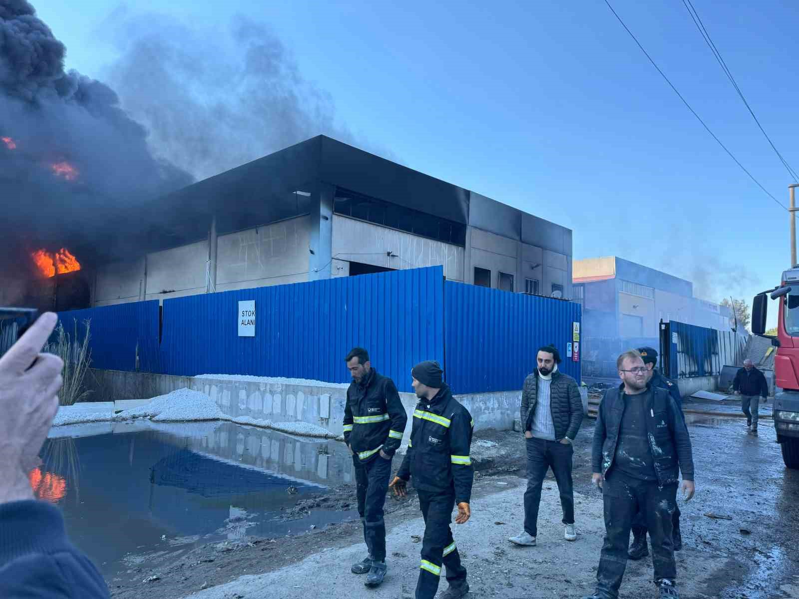 Torbalı’da geri dönüşüm fabrikasında yangın
