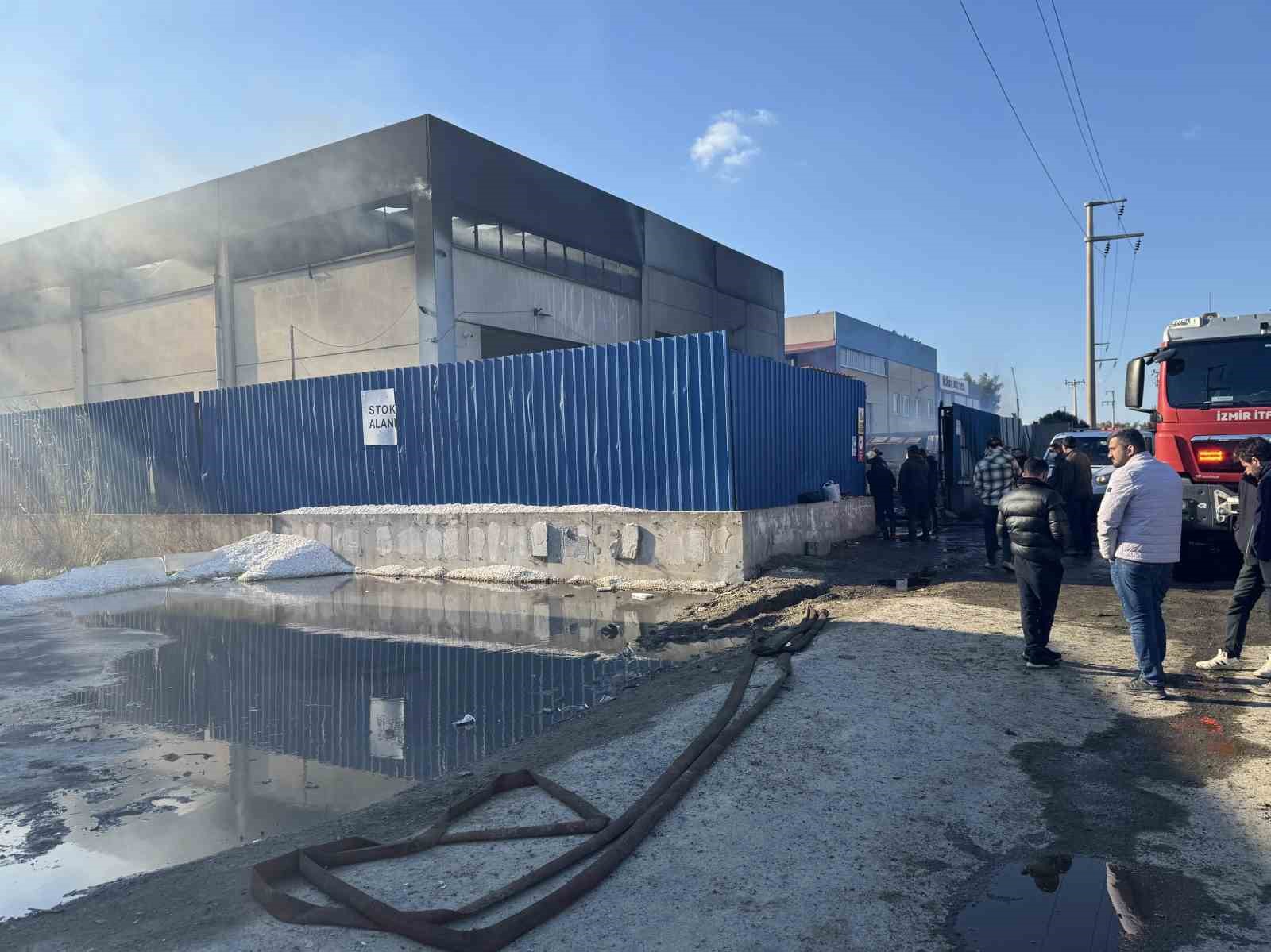 Torbalı’daki fabrika yangını söndürüldü
