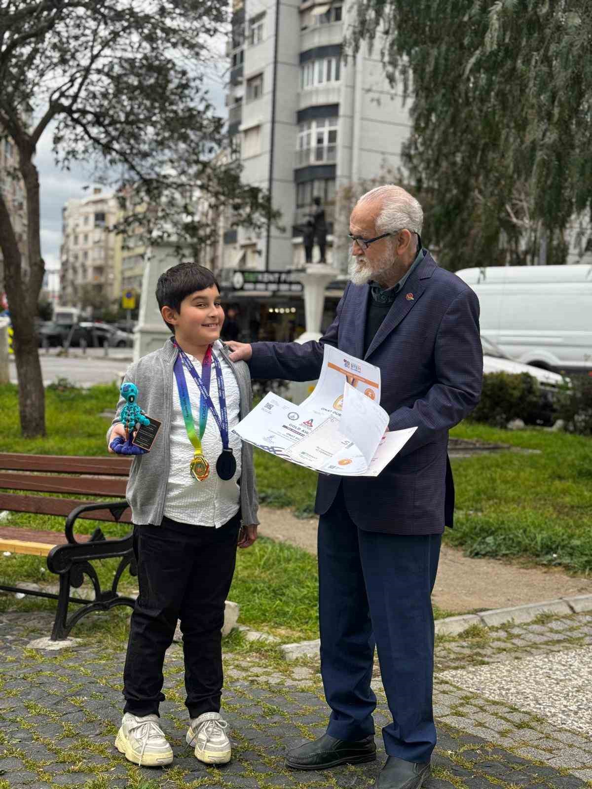 Torundan dedeye en güzel bayram hediyesi
