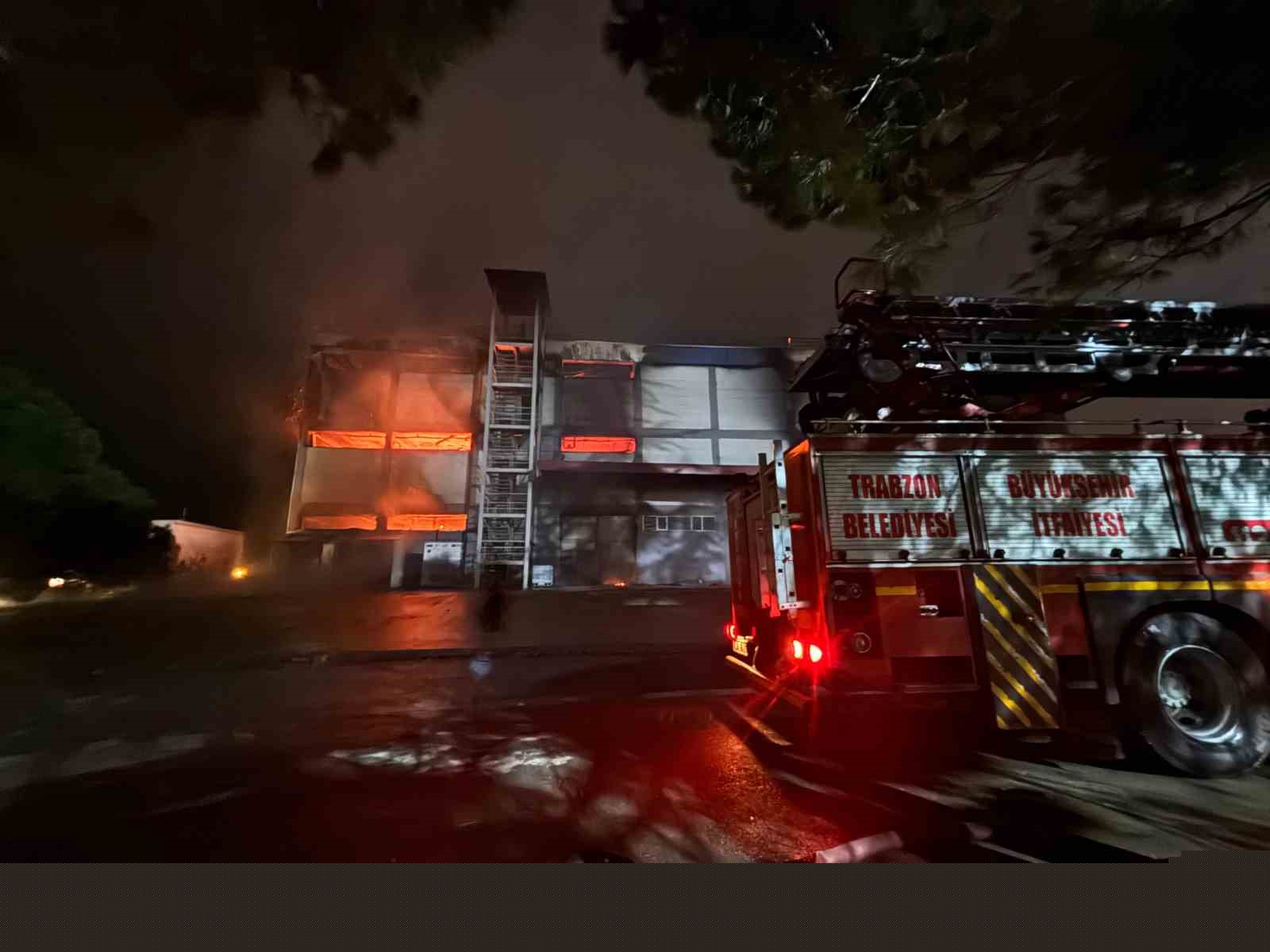 Trabzon Büyükşehir Belediyesi İtfaiye Daire Başkanı Öztürk: "Yangının yüzde 90’lık kısmını kontrol altına aldık"
