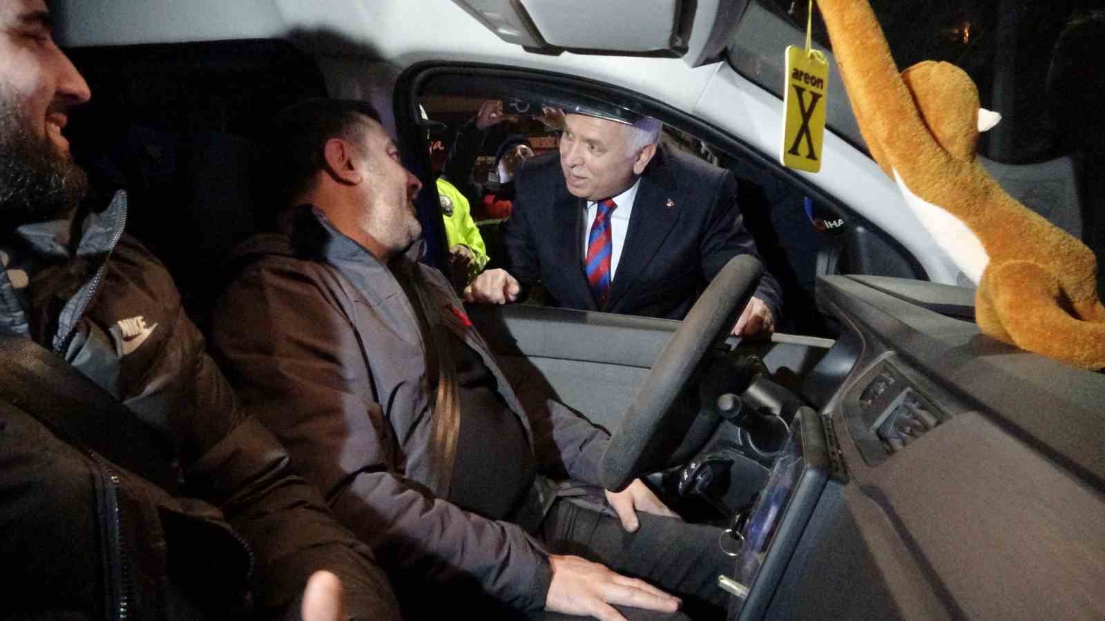 Trabzon Valisi Yıldırım: "2026 yılının 2025 yılından daha iyi geçmesini temenni ediyorum"
