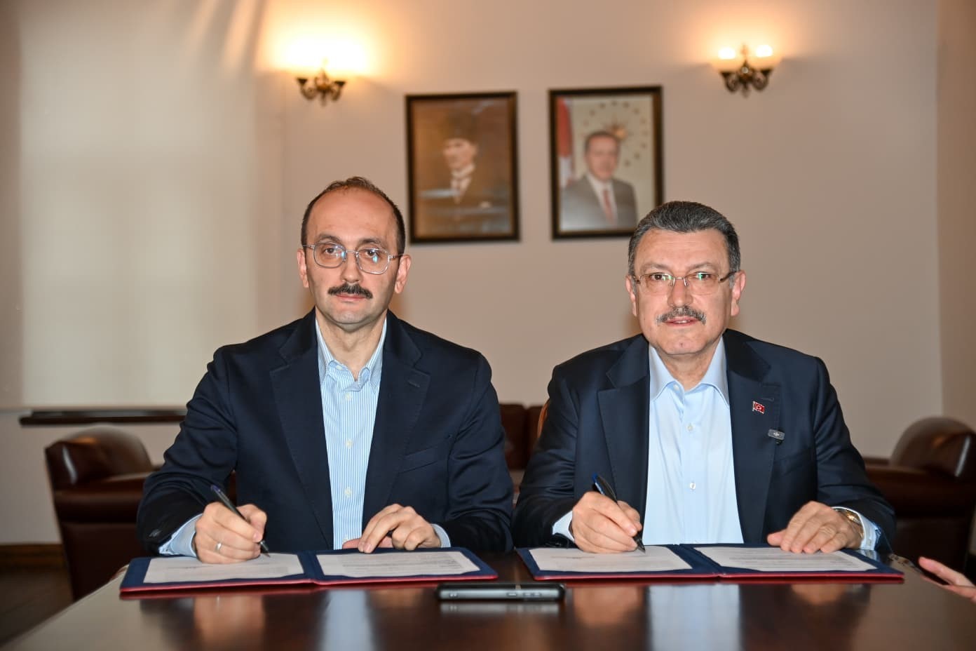 Trabzon’a İleri Biyolojik Arıtma Tesisi için ilk imzalar atıldı
Trabzon’a İleri Biyolojik Arıtma Tesisi için ilk imzalar atıldı