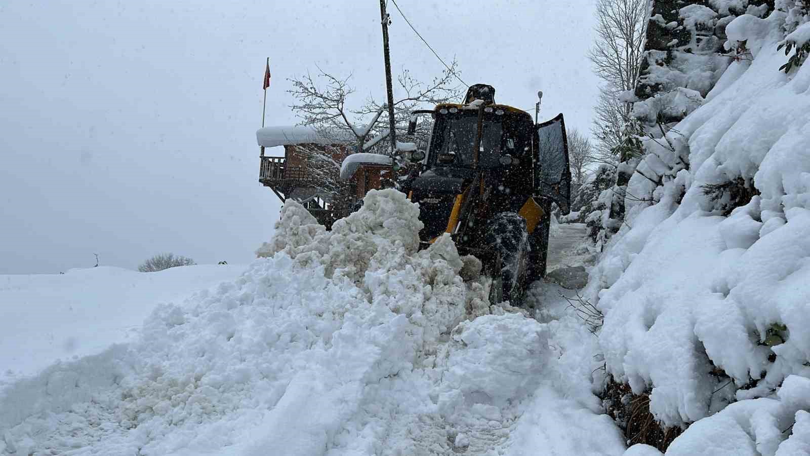 Trabzon’da 70 mahalleye kar nedeniyle ulaşım sağlanamıyor
