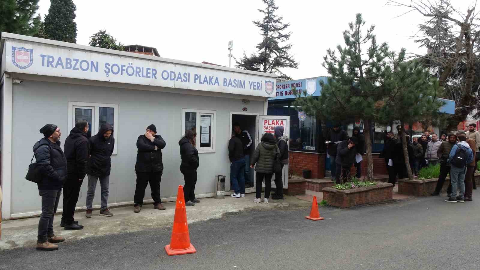 Trabzon’da APP plaka kuyruğu
