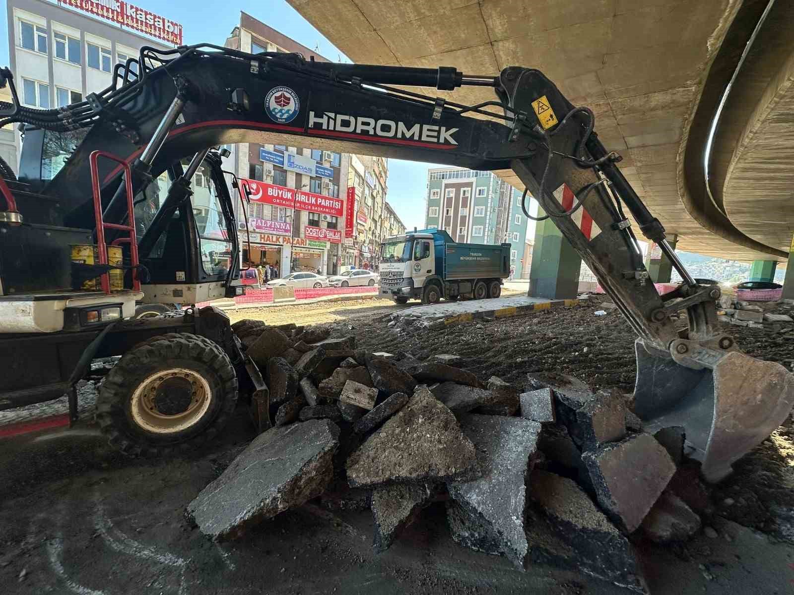 Trabzon’da Atatürk Alanındaki viyadüklerin altı dinlenme alanı olacak
Trabzon’da Atatürk Alanındaki viyadüklerin altı dinlenme alanı olacak