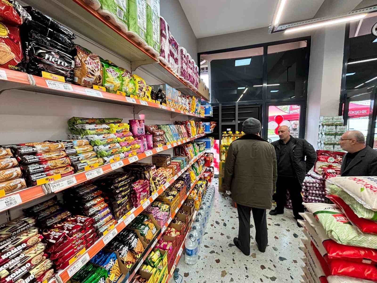 Trabzon’da ’Boykot Market’ açan diş hekimi farklı bir girişime imza attı
Trabzon’da ’Boykot Market’ açan diş hekimi farklı bir girişime imza attı