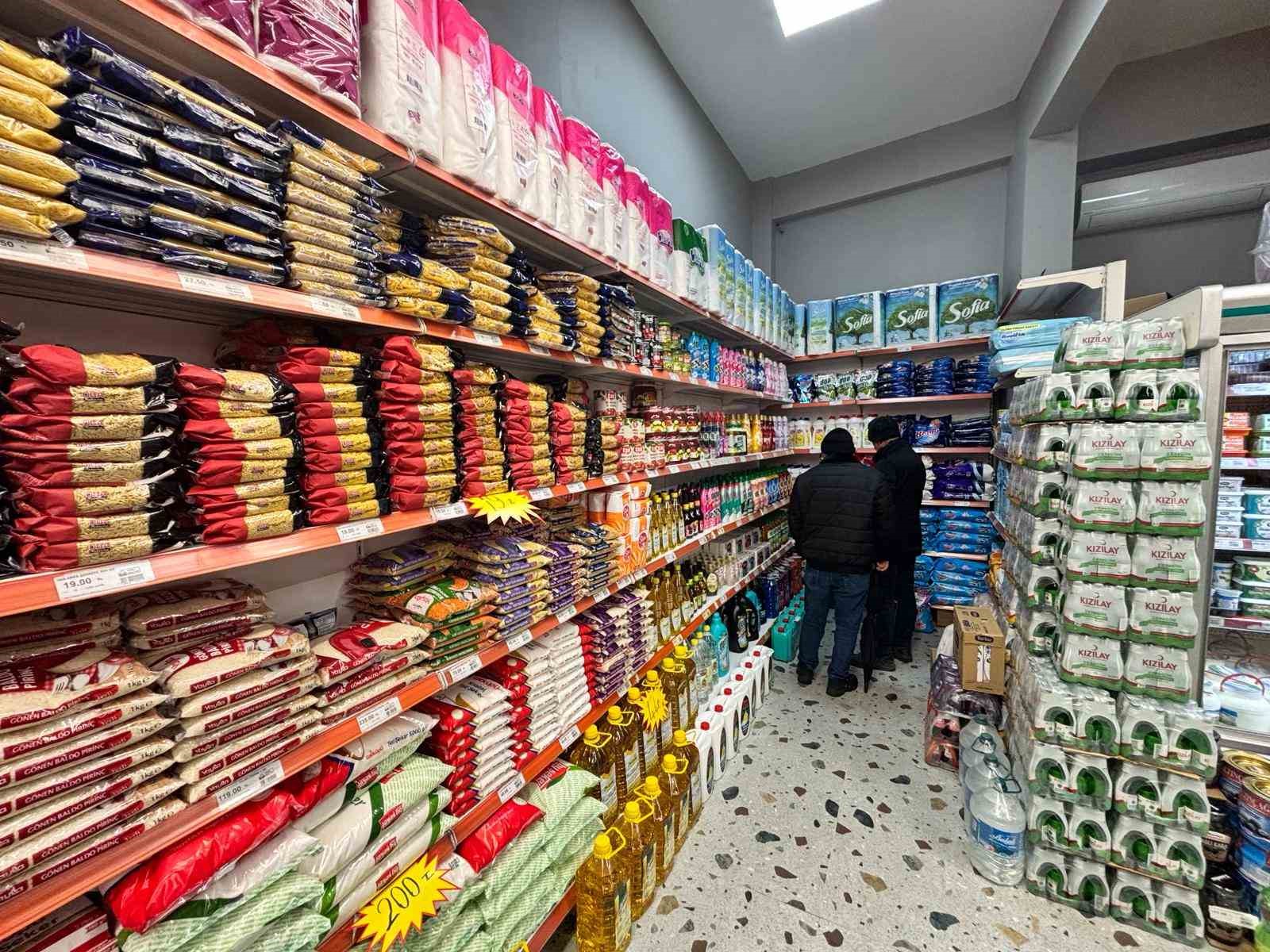 Trabzon’da ’Boykot Market’ açan diş hekimi farklı bir girişime imza attı
Trabzon’da ’Boykot Market’ açan diş hekimi farklı bir girişime imza attı