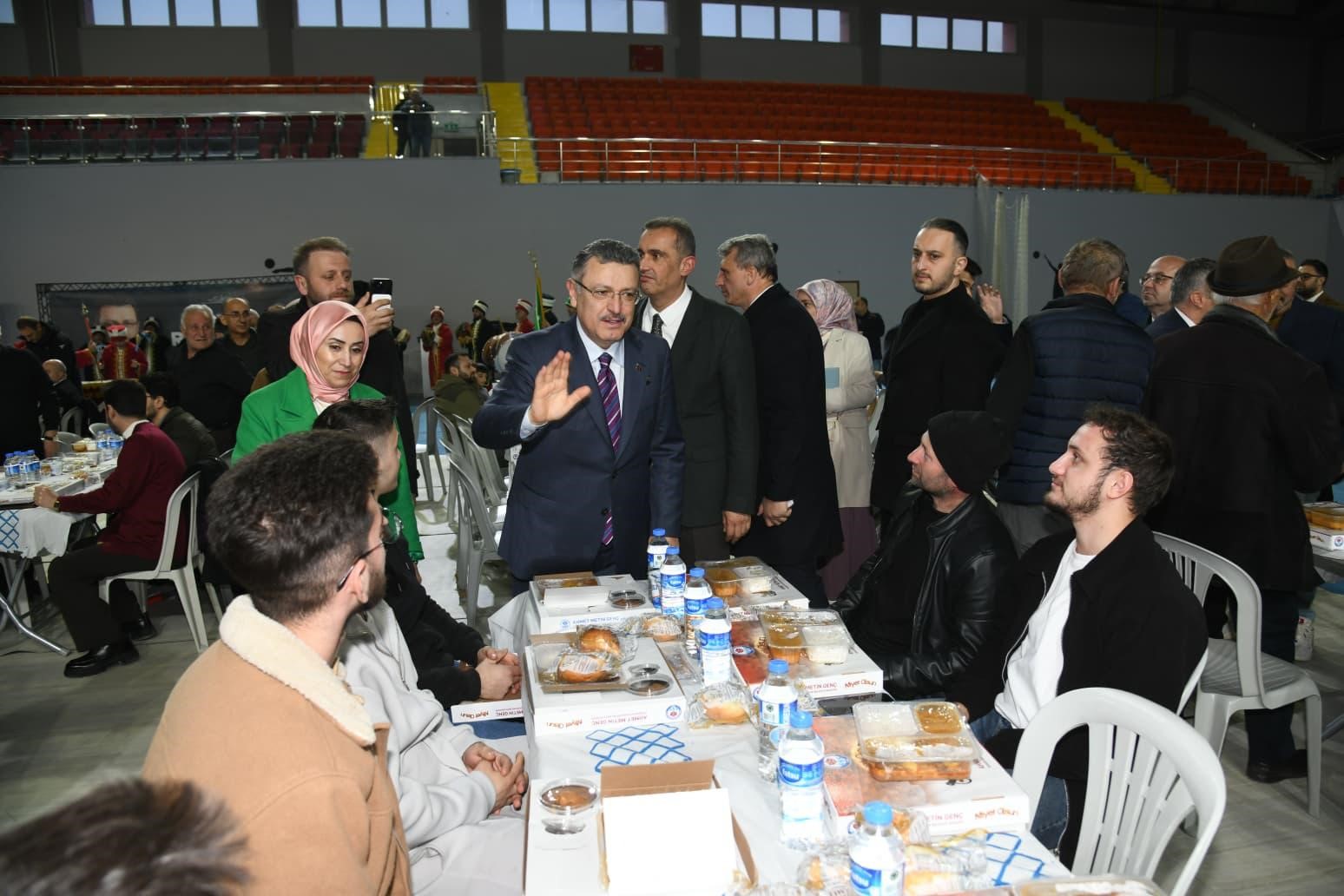 Trabzon’da Büyükşehir’in iftar sofralarında yüzbinler oruç açtı
