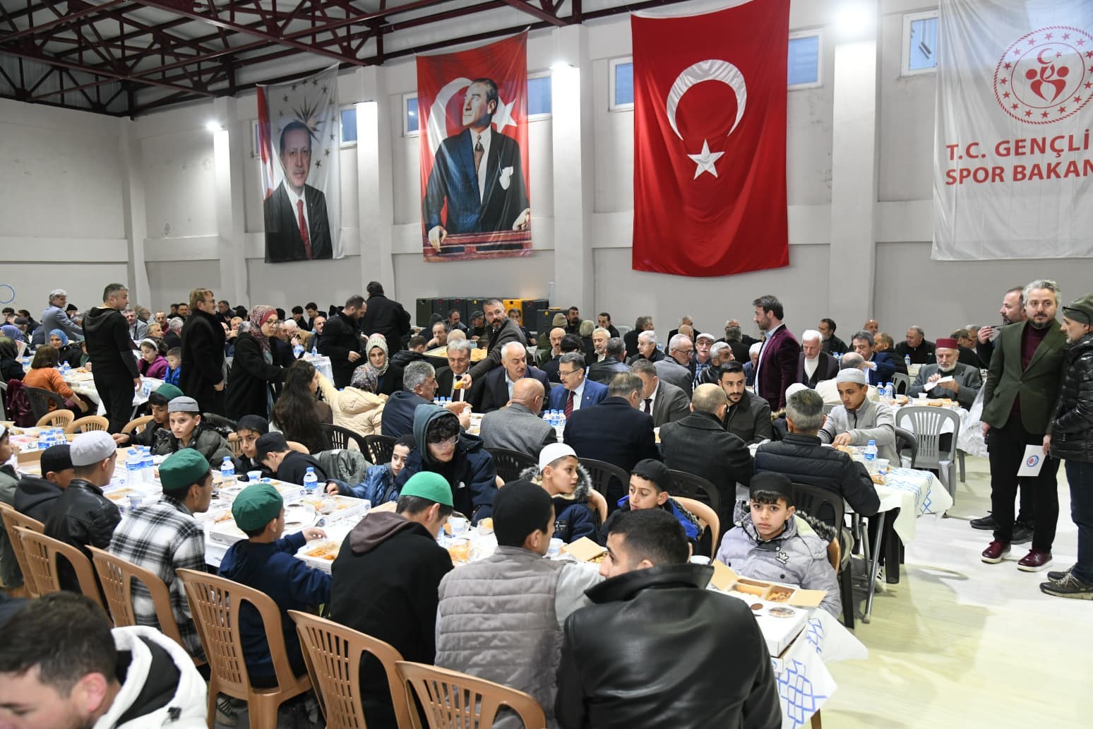 Trabzon’da Büyükşehir’in iftar sofralarında yüzbinler oruç açtı
