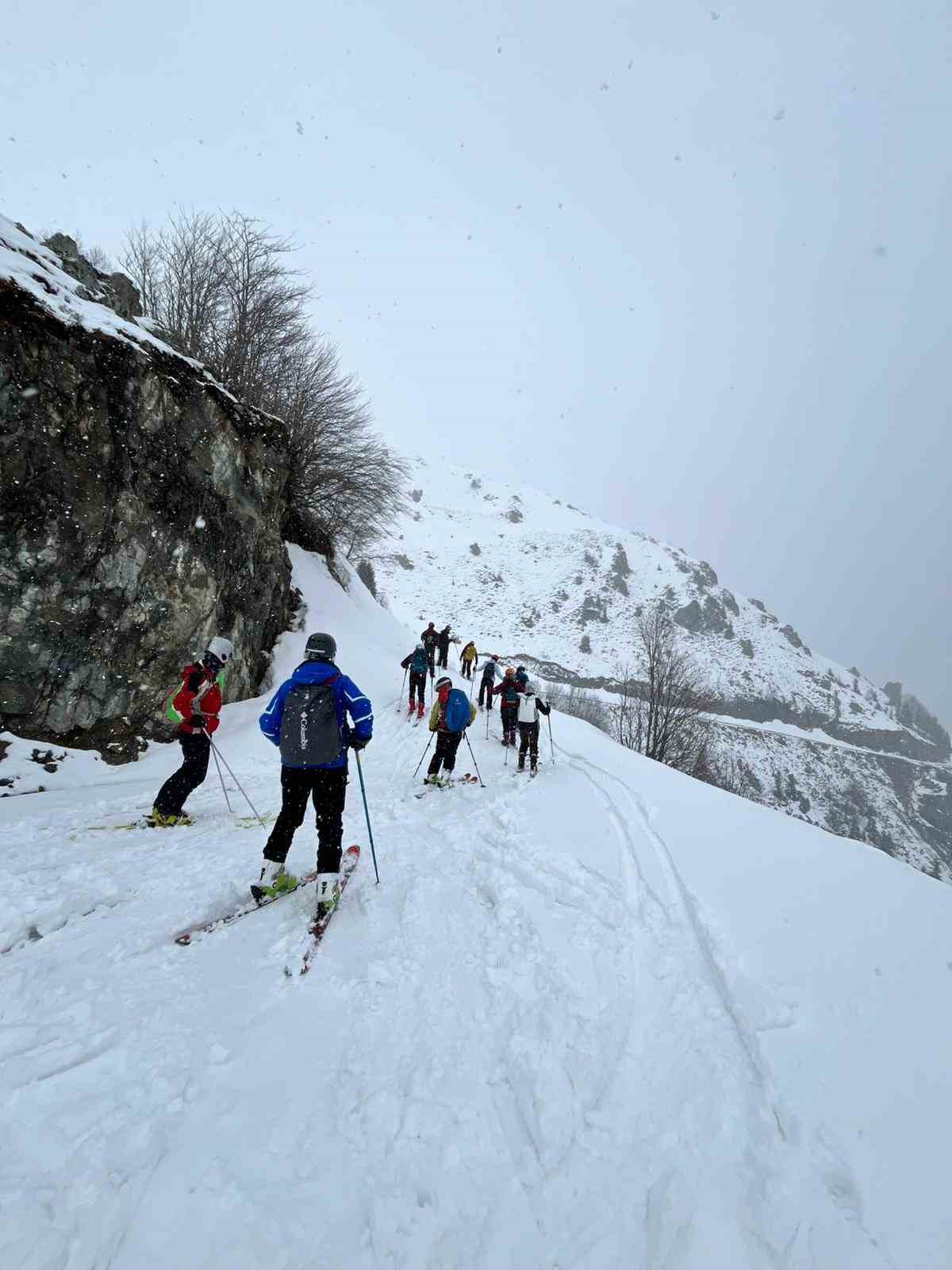 Trabzon’da Dağ Kayağı Eğitimi ilk kez düzenlendi
Trabzon’da Dağ Kayağı Eğitimi ilk kez düzenlendi