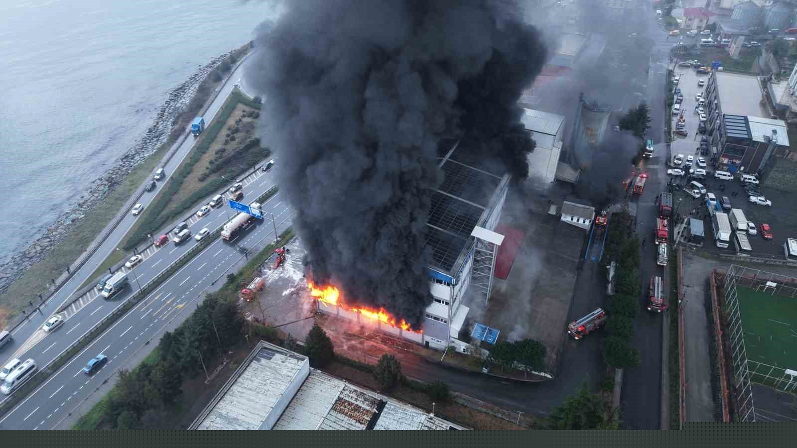 Trabzon’da fındık fabrikasında yangın
