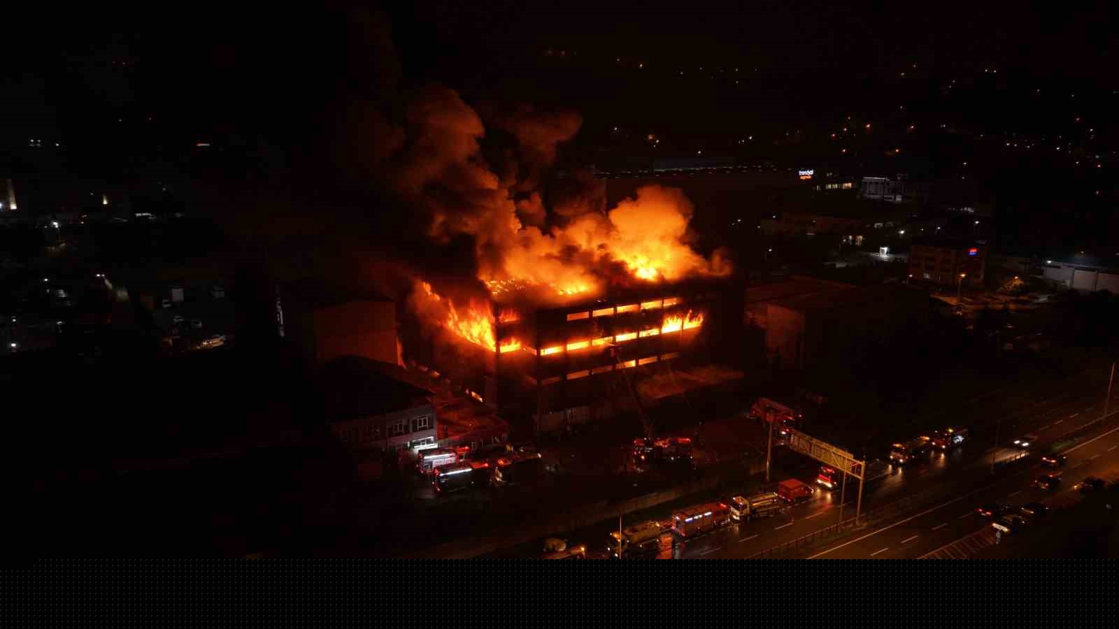 Trabzon’da fındık fabrikasındaki yangına müdahale devam ediyor

