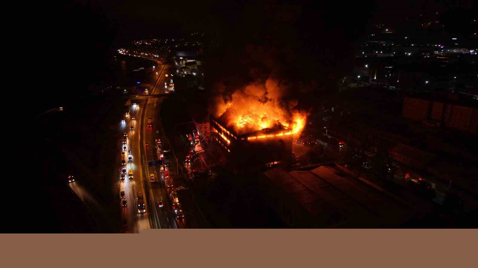 Trabzon’da fındık fabrikasındaki yangına müdahale devam ediyor
