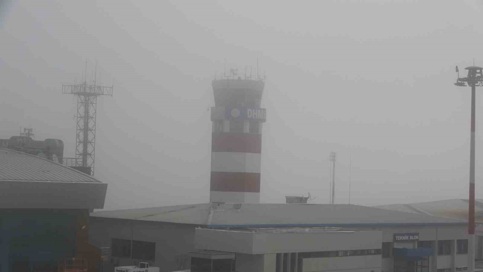 Trabzon’da hava ulaşımına sis engeli
