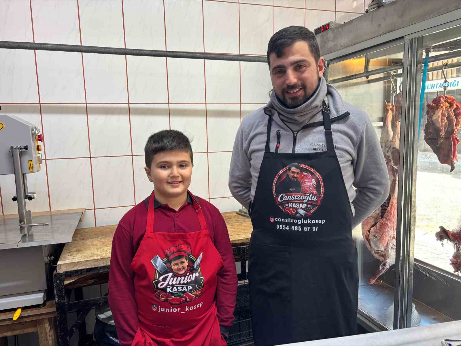 Trabzon’da "Junior Kasap" ilgi odağı oldu
Trabzon’da "Junior Kasap" ilgi odağı oldu