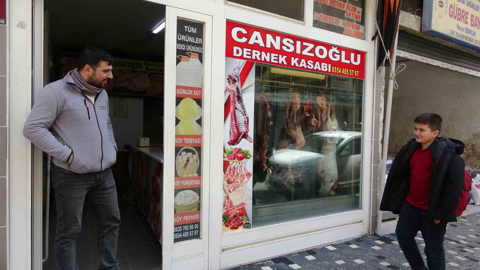 Trabzon’da "Junior Kasap" ilgi odağı oldu
Trabzon’da "Junior Kasap" ilgi odağı oldu