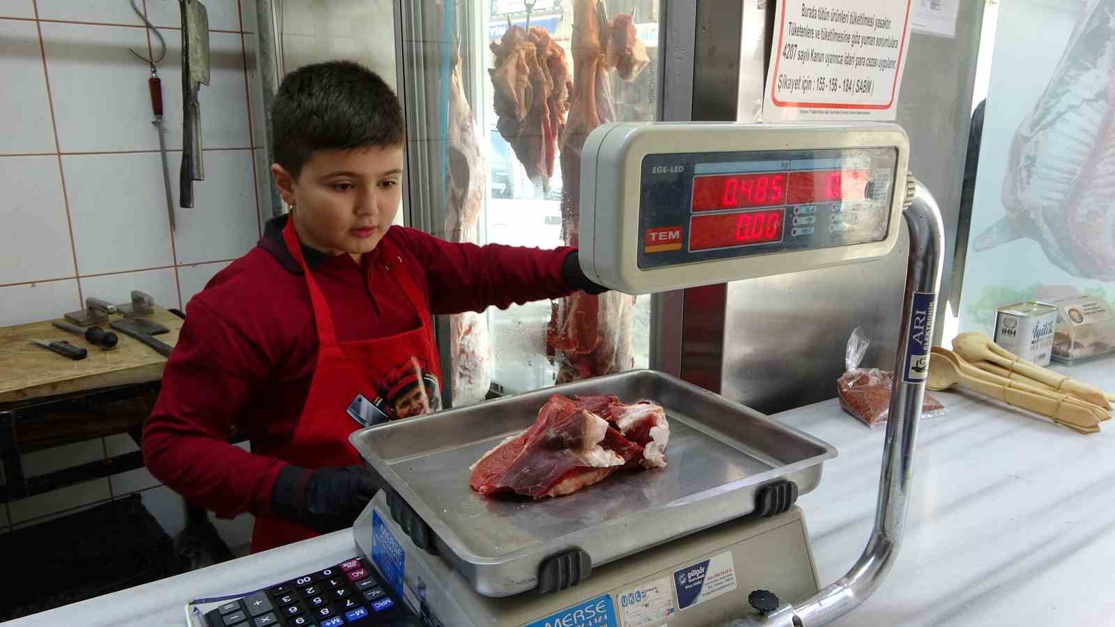 Trabzon’da "Junior Kasap" ilgi odağı oldu
Trabzon’da "Junior Kasap" ilgi odağı oldu